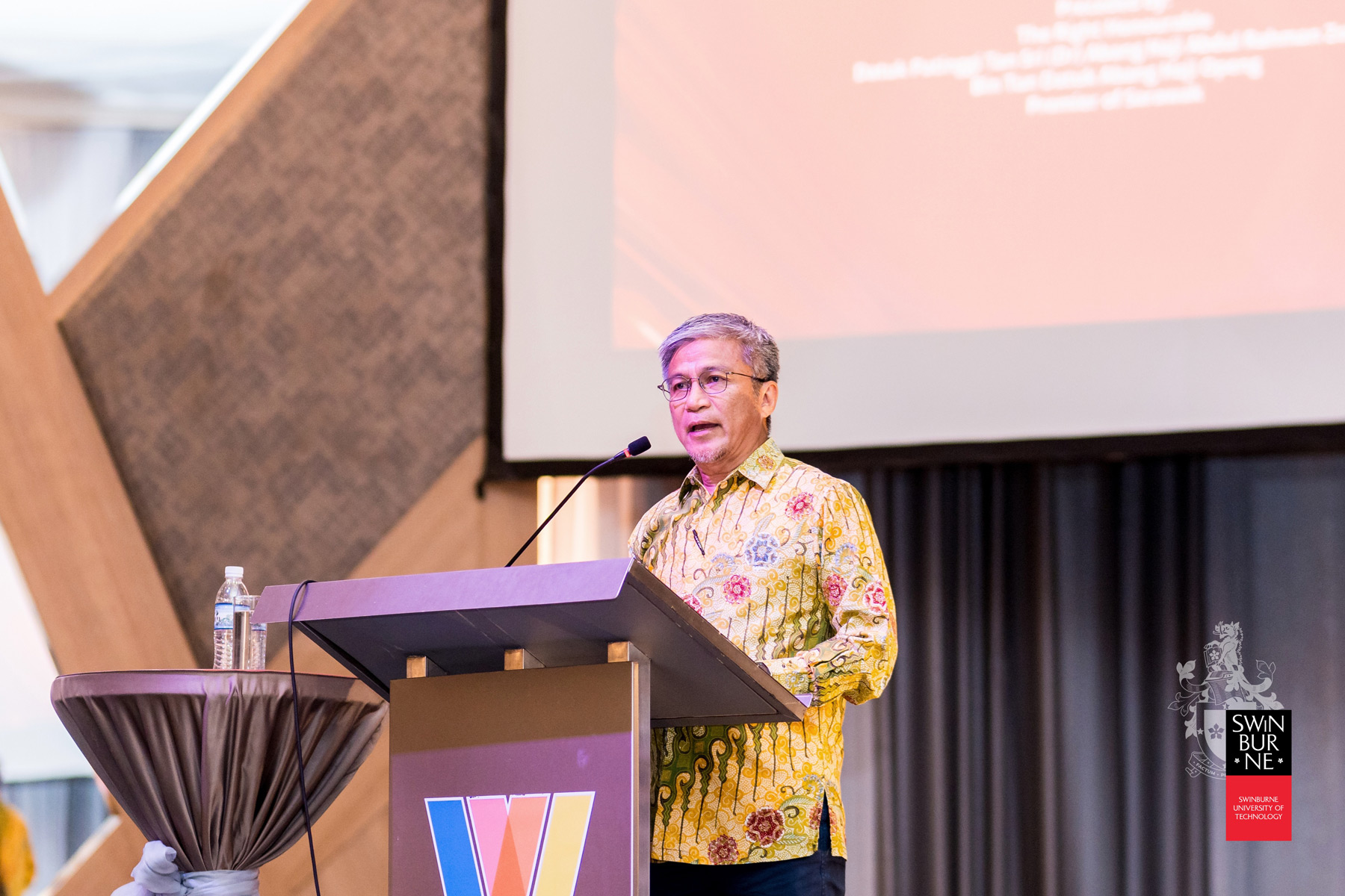 YB Datuk Dr Annuar bin Rapaee delivers the Sarawak Premier’s speech.