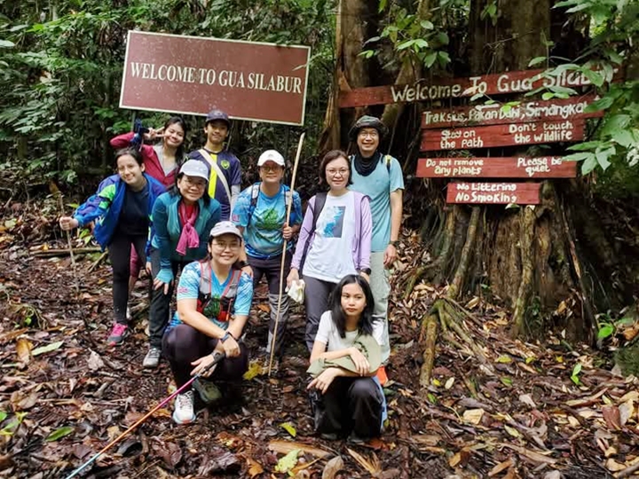 A group photo of the hikers at Silabur Cave. 