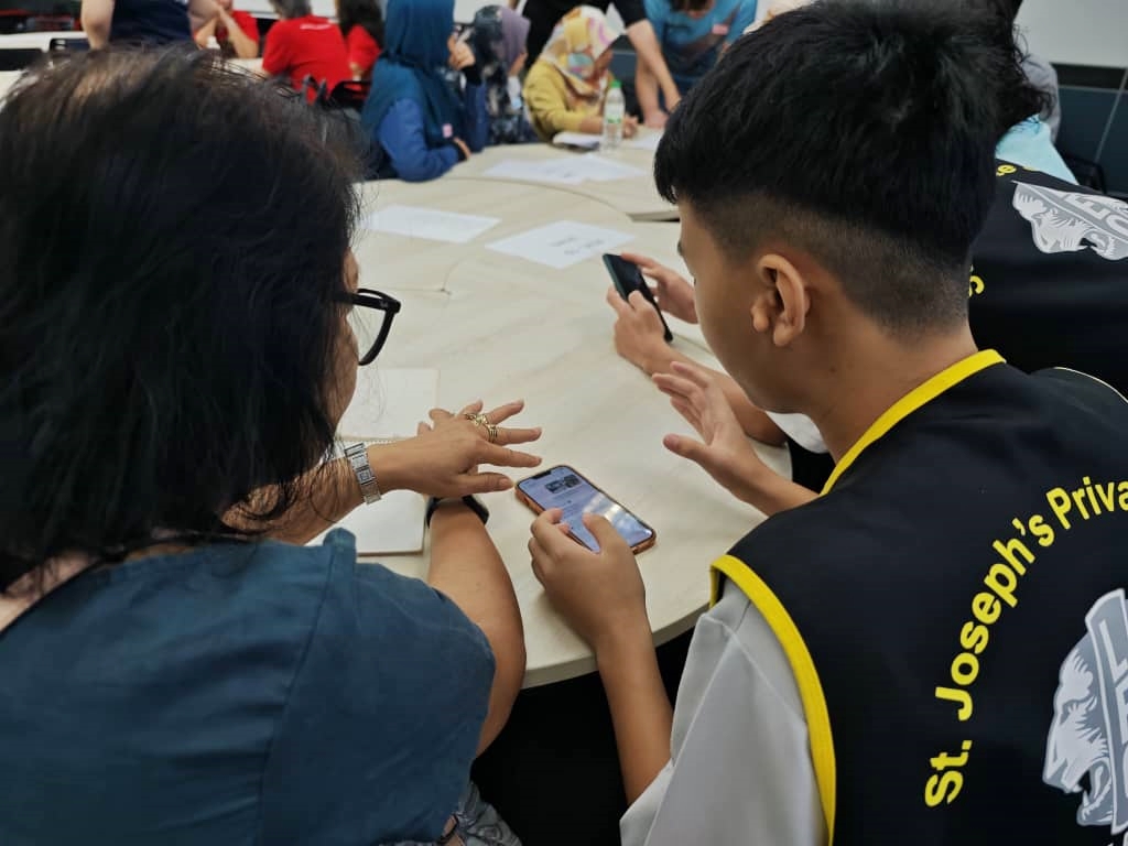 A facilitator assists a participant.